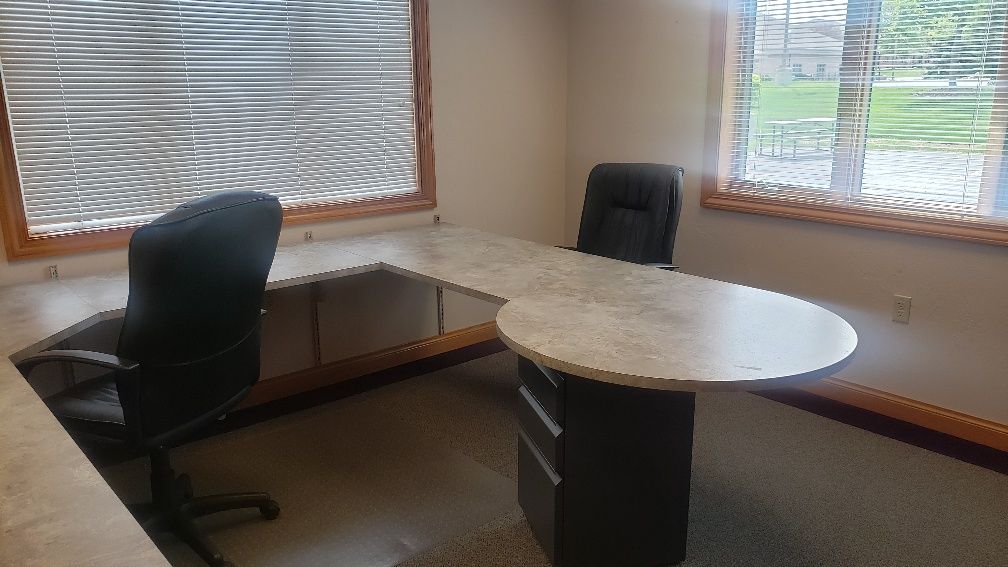 1,422 SF